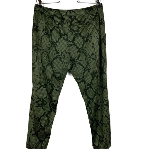 Lululemon Jet Crop Pant (Slim) *Luxtreme - Picture 11 of 15